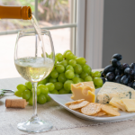 Sidnei Piva de Jesus revela como harmonizar vinhos e queijos para elevar seus jantares a outro nível.