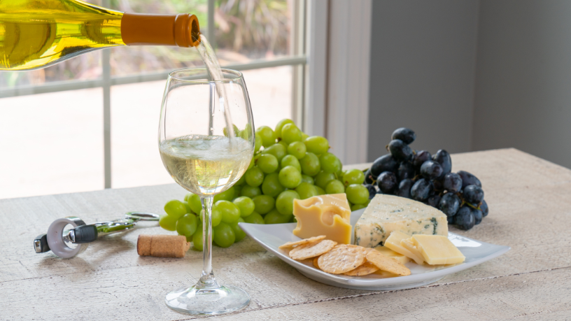 Sidnei Piva de Jesus revela como harmonizar vinhos e queijos para elevar seus jantares a outro nível.