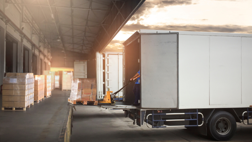 A Avantec Transportes mostra como a logística para eventos garante o transporte seguro de equipamentos e cenários.