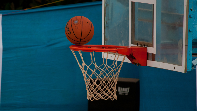 Para Matheus Vinicius Voigt, NBA e ligas europeias revelam abordagens distintas que enriquecem o basquete internacional.