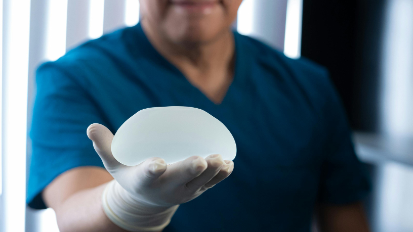 O aumento das cirurgias plásticas reflete mudanças culturais e estéticas, explica Dr. Milton Seigi Hayashi.