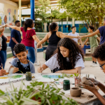 Moradores participam de atividades esportivas e culturais em espaço educacional público de Guarulhos